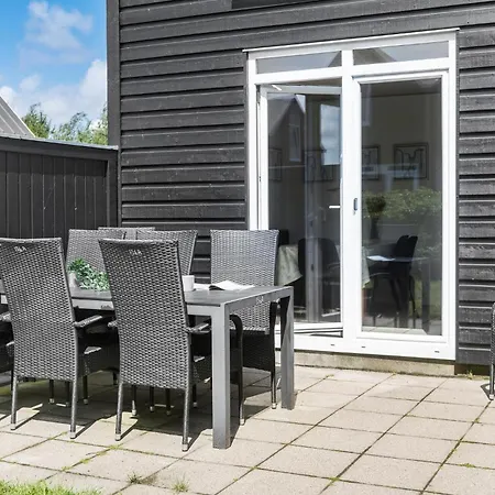 2 Bedroom Lovely In Holiday home