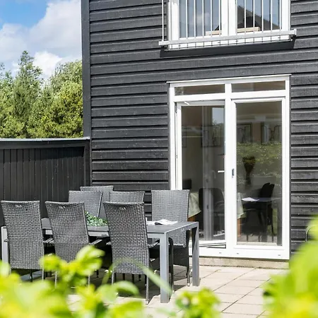 2 Bedroom Lovely In Holiday home